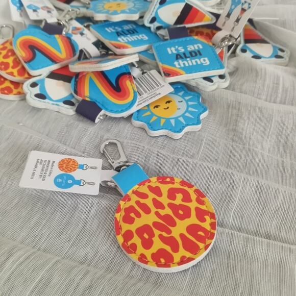 ALDI Quarter Keeper LEOPARD Pattern SUPER FAN Keychain Coin Holder NEW! w/Clip - Picture 3 of 3